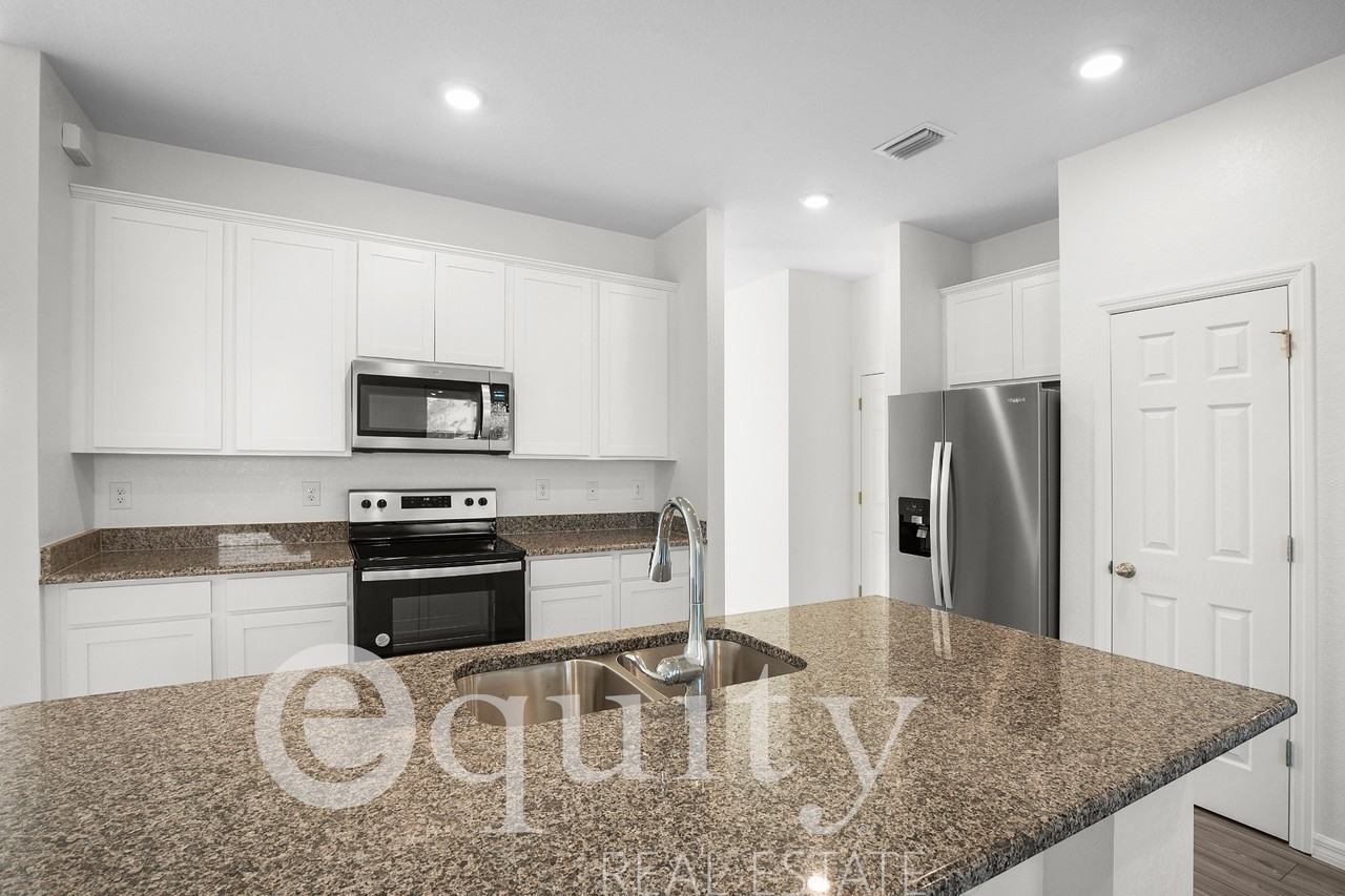 1827 Nw 10th St #1 - Photo 5 of 36