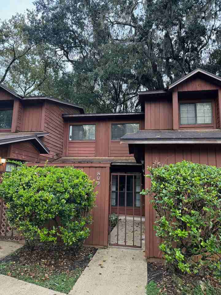 809 Sw 55th Ter - Photo 2 of 15