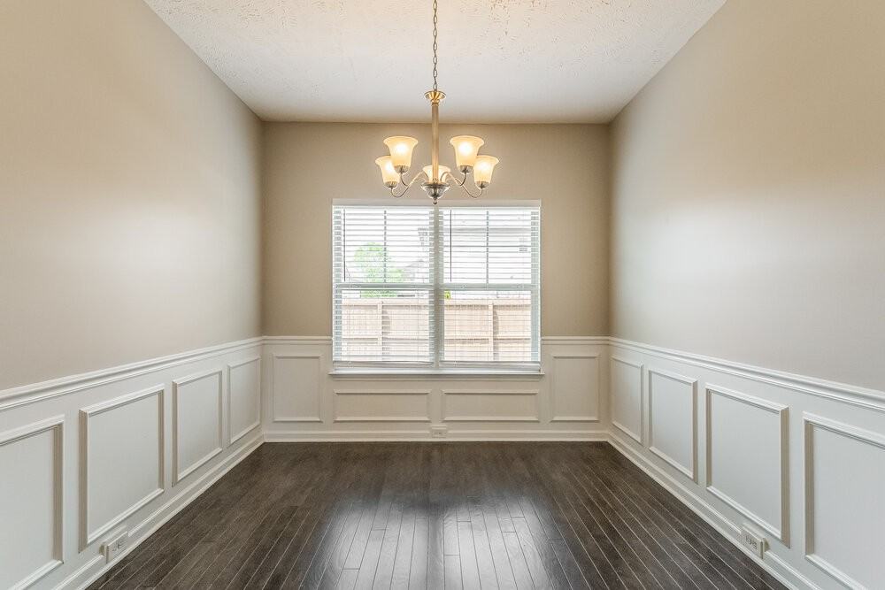 1728 Bellamy Ln - Photo 7 of 17