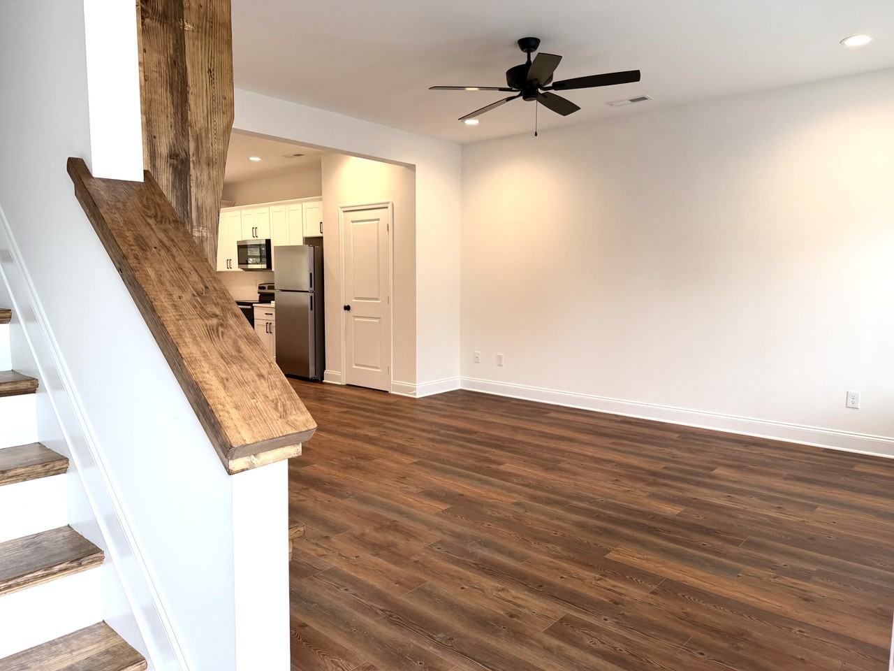 110 Aaron Pl #611 - Photo 3 of 27