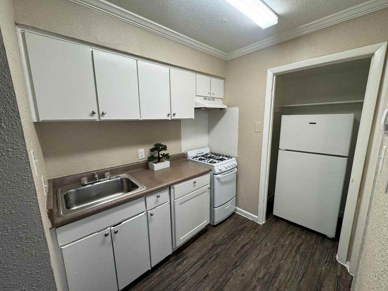 Spanish Puerto Apartments - Photo 4 of 13