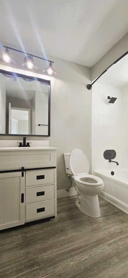 921 E Parker St #5 - Photo 4 of 7