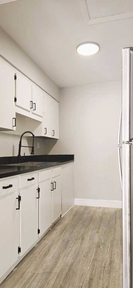 921 E Parker St #5 - Photo 5 of 7