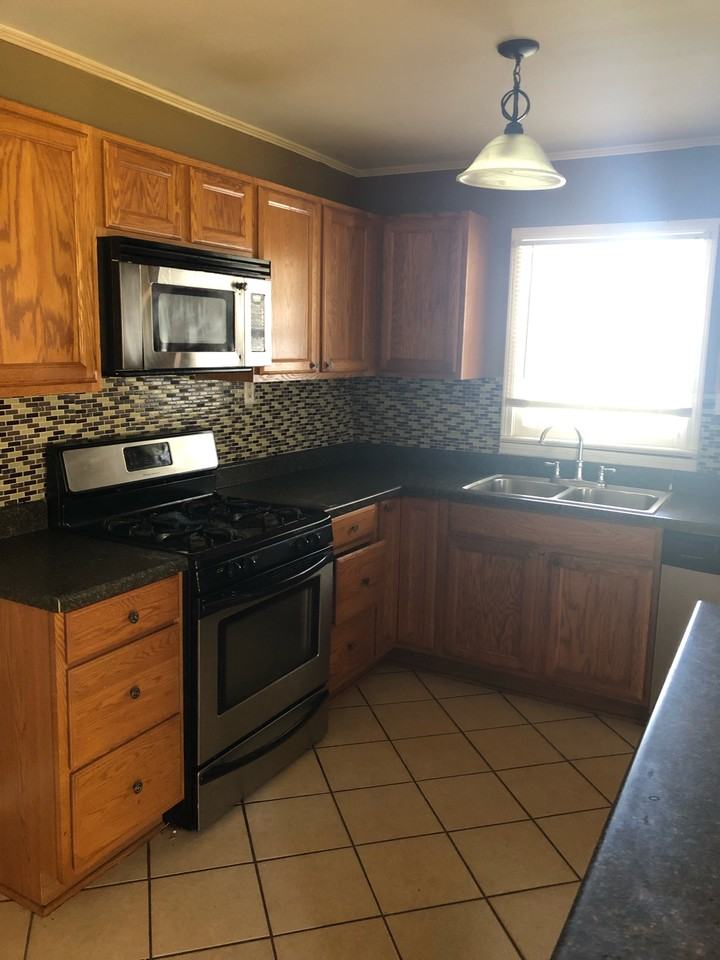 1204 Waller Ave - Photo 4 of 11