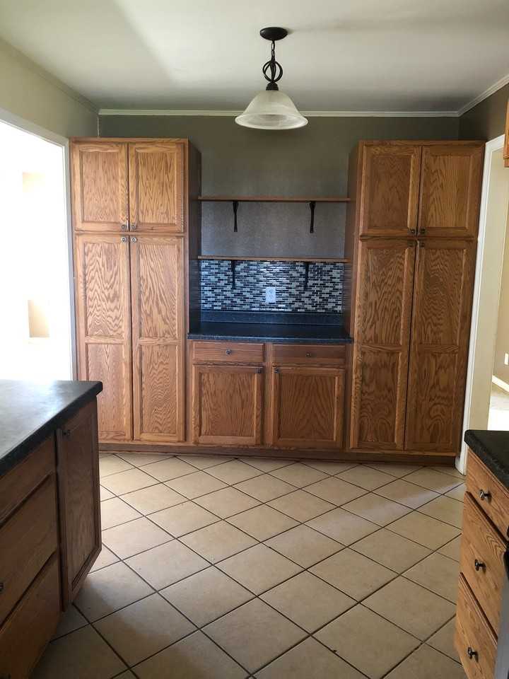 1204 Waller Ave - Photo 5 of 11