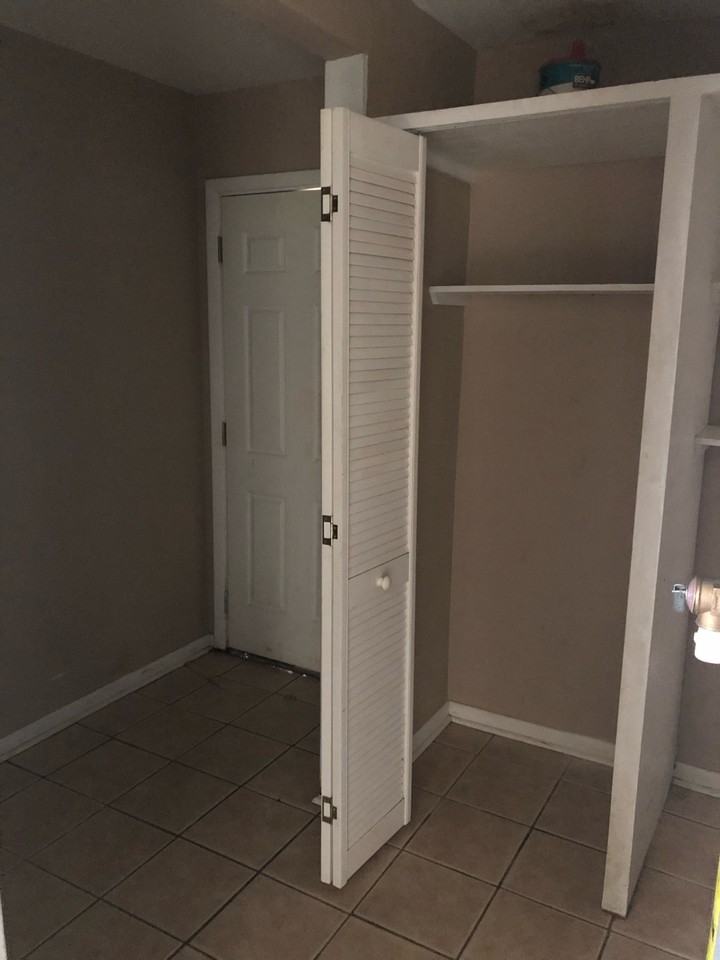 1204 Waller Ave - Photo 7 of 11