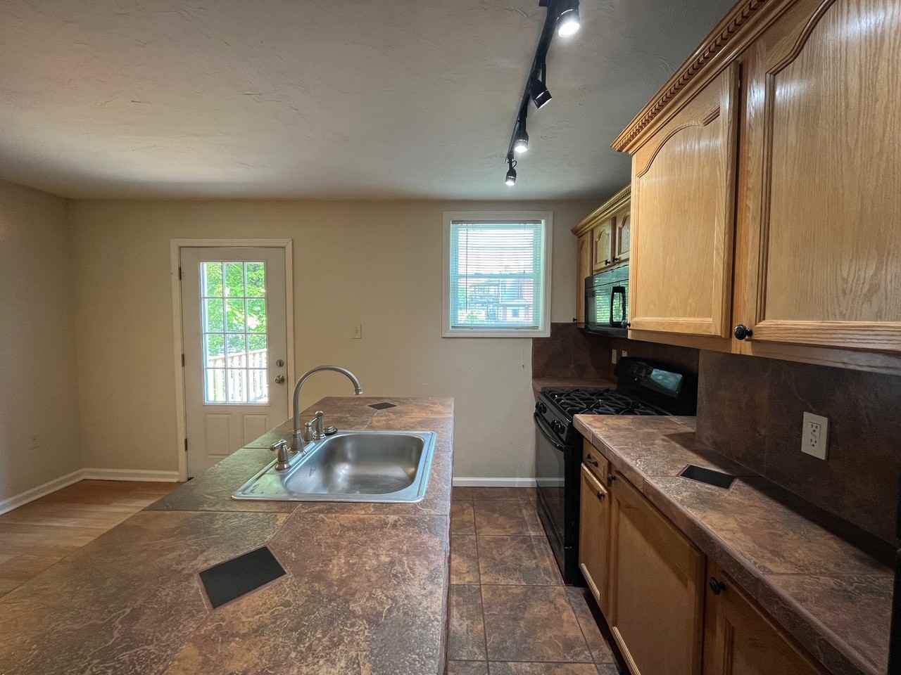 5117 Cypress St #5117 - Photo 2 of 32