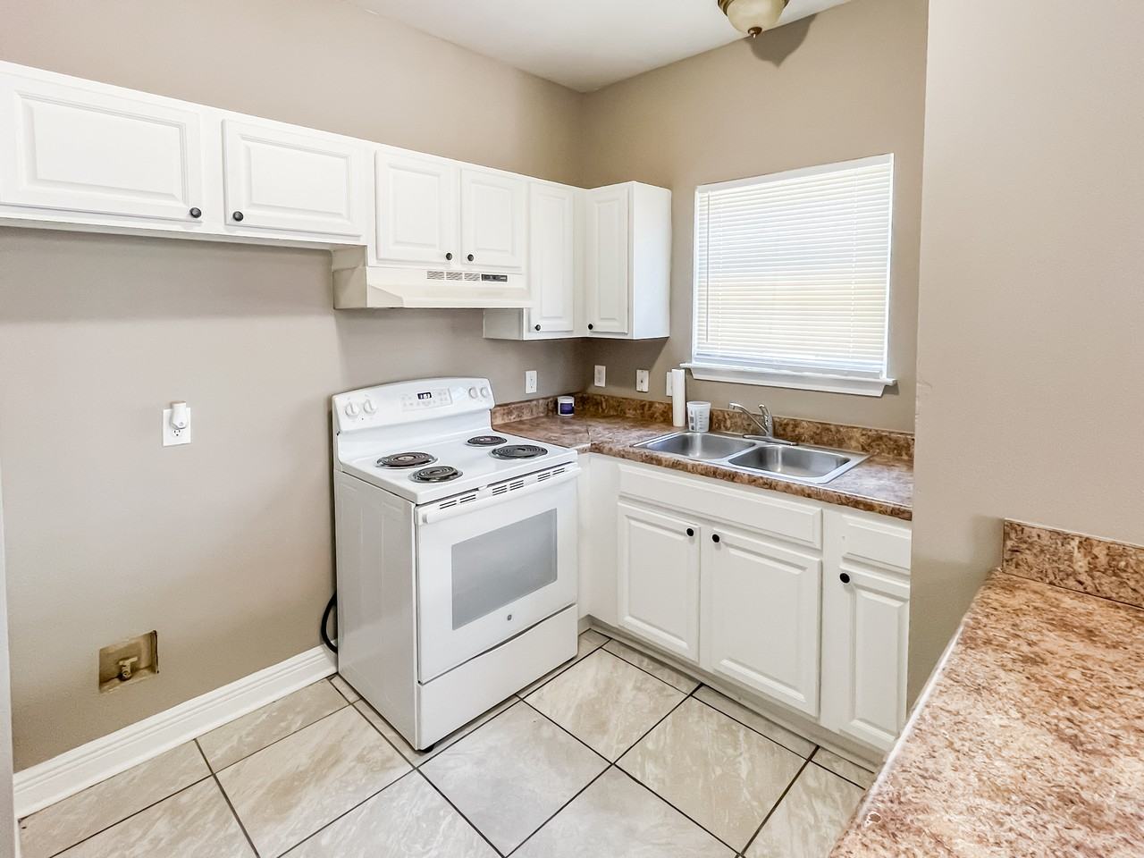 1916 Eagle Street - Photo 2 of 10