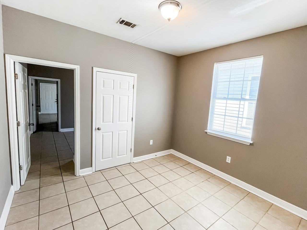 1916 Eagle Street - Photo 3 of 10