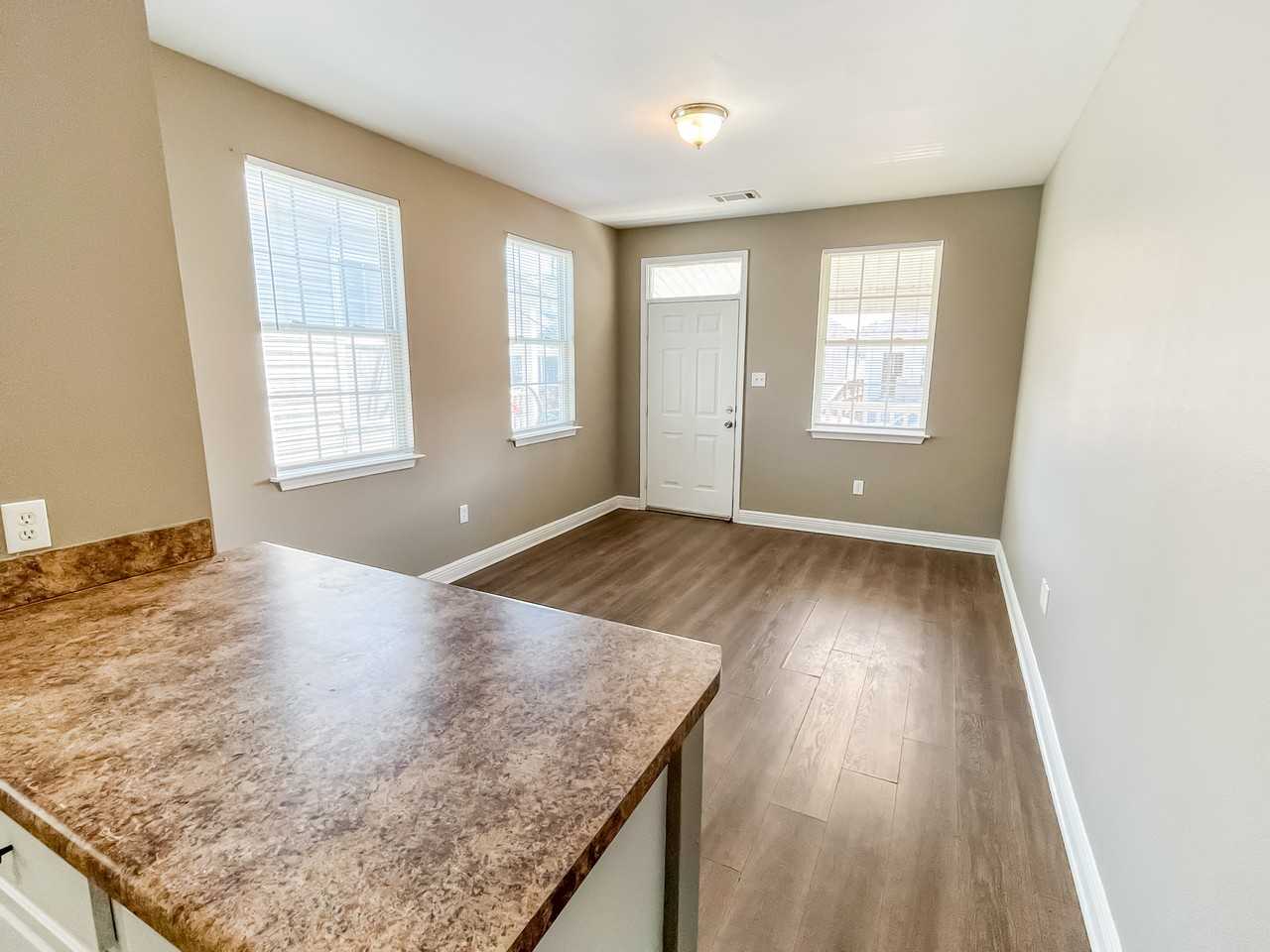 1916 Eagle Street - Photo 4 of 10