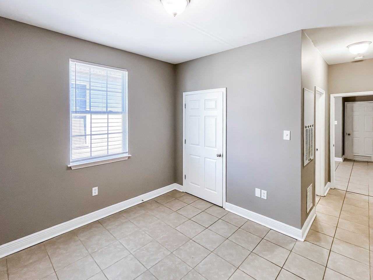 1916 Eagle Street - Photo 5 of 10