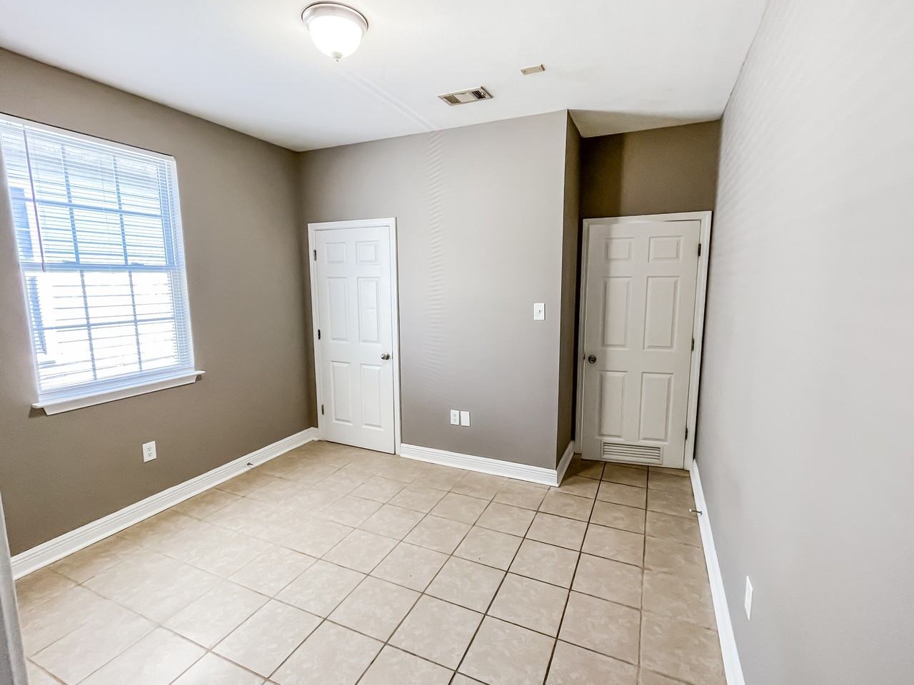 1916 Eagle Street - Photo 7 of 10