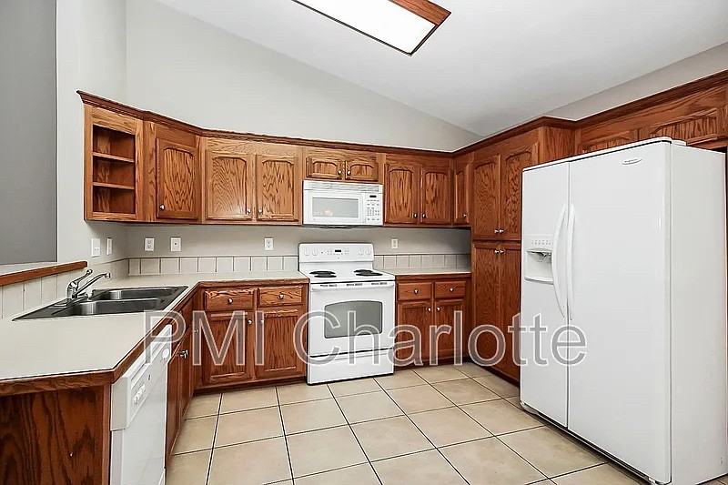 2510 S Ridge Ave - Photo 4 of 22