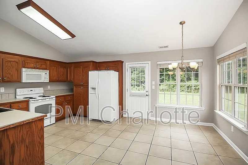 2510 S Ridge Ave - Photo 5 of 22