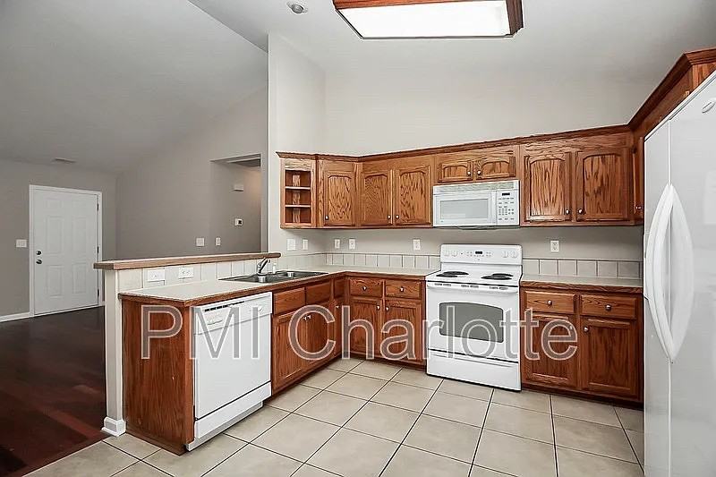 2510 S Ridge Ave - Photo 6 of 22