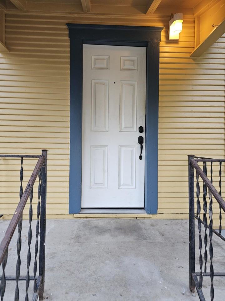 1707 E 34th St #1 - Photo 2 of 13