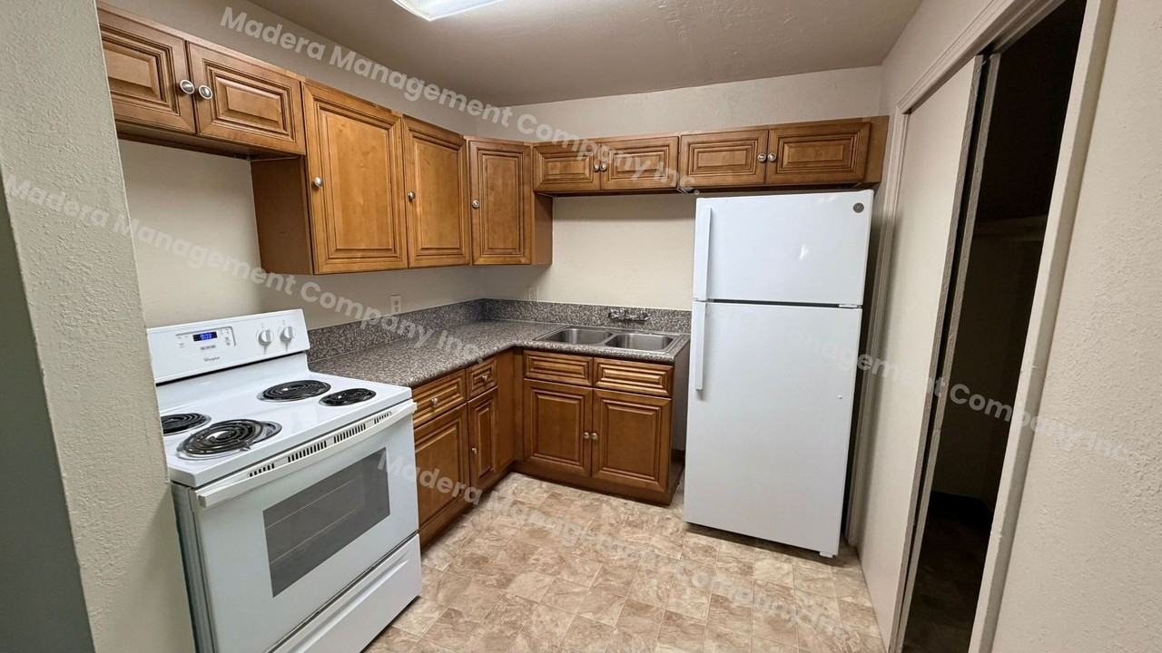210 N. C Street - Photo 3 of 7