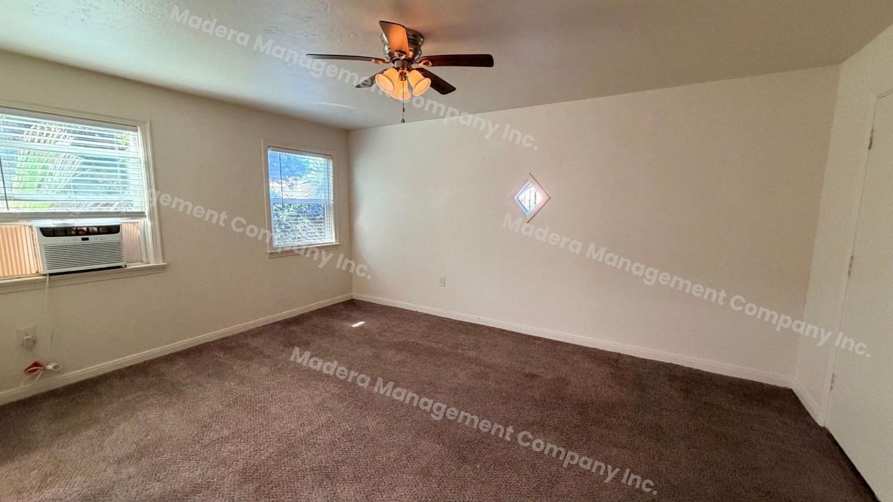 210 N. C Street - Photo 4 of 7