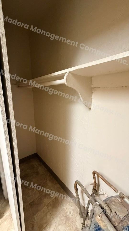210 N. C Street - Photo 5 of 7
