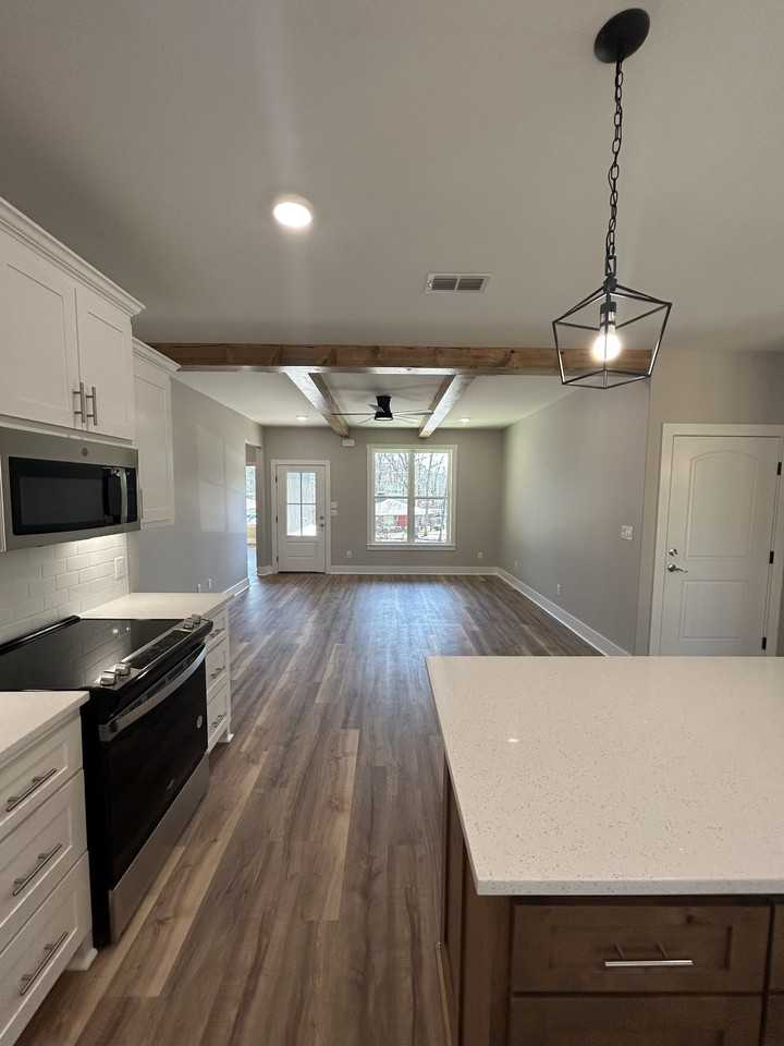 210 Diamondhead Dr #1 - Photo 4 of 34