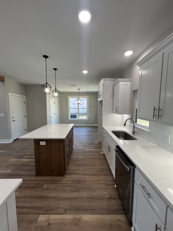 210 Diamondhead Dr #1 - Photo 5 of 34