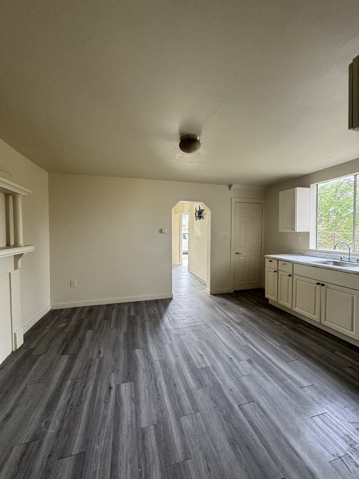 1010 Weston Way #1 - Photo 3 of 25