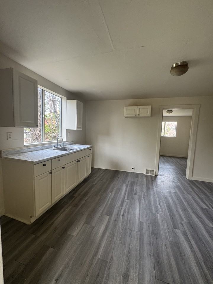 1010 Weston Way #1 - Photo 5 of 25