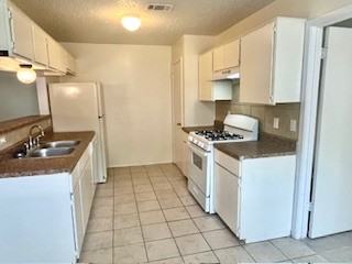 9613 Carson Creek Boulevard - B #B - Photo 2 of 4