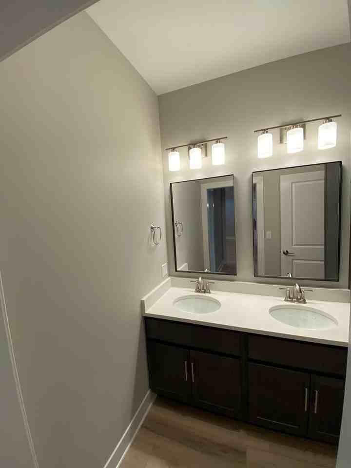 The Flats at Westbury - Photo 5 of 7