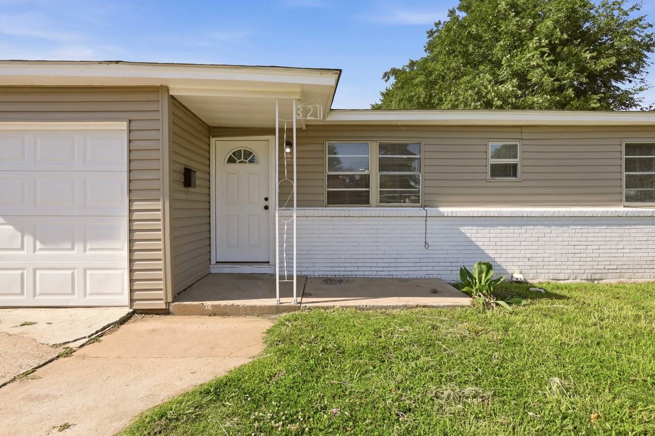 321 Se 67th St #1 - Photo 3 of 31