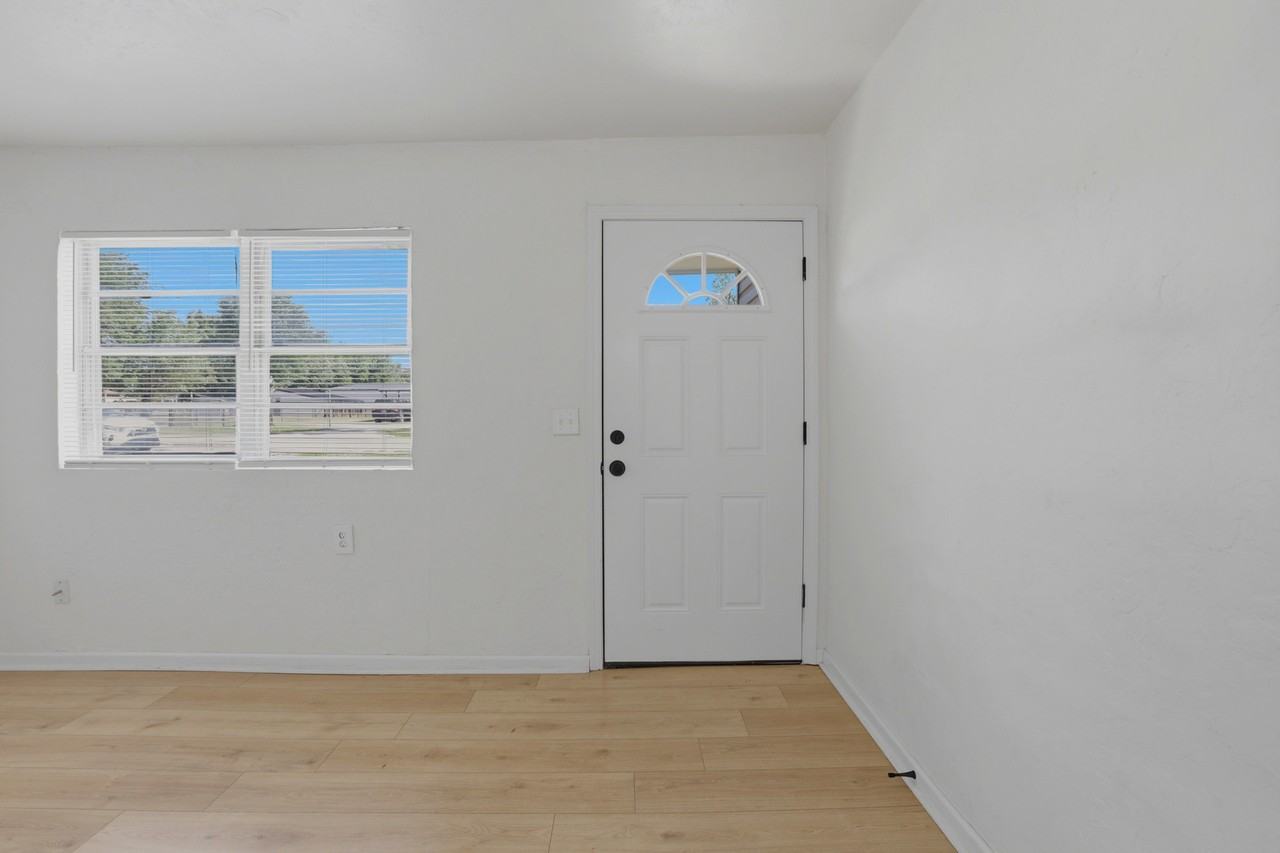 321 Se 67th St #1 - Photo 4 of 31