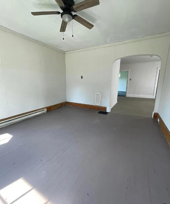 Blaine Avenue - 213 1/2 #213-1-2 - Photo 2 of 4