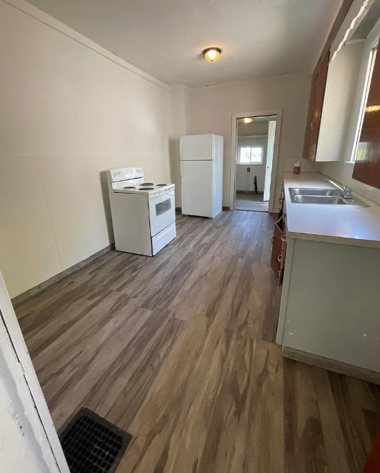 Blaine Avenue - 213 1/2 #213-1-2 - Photo 3 of 4