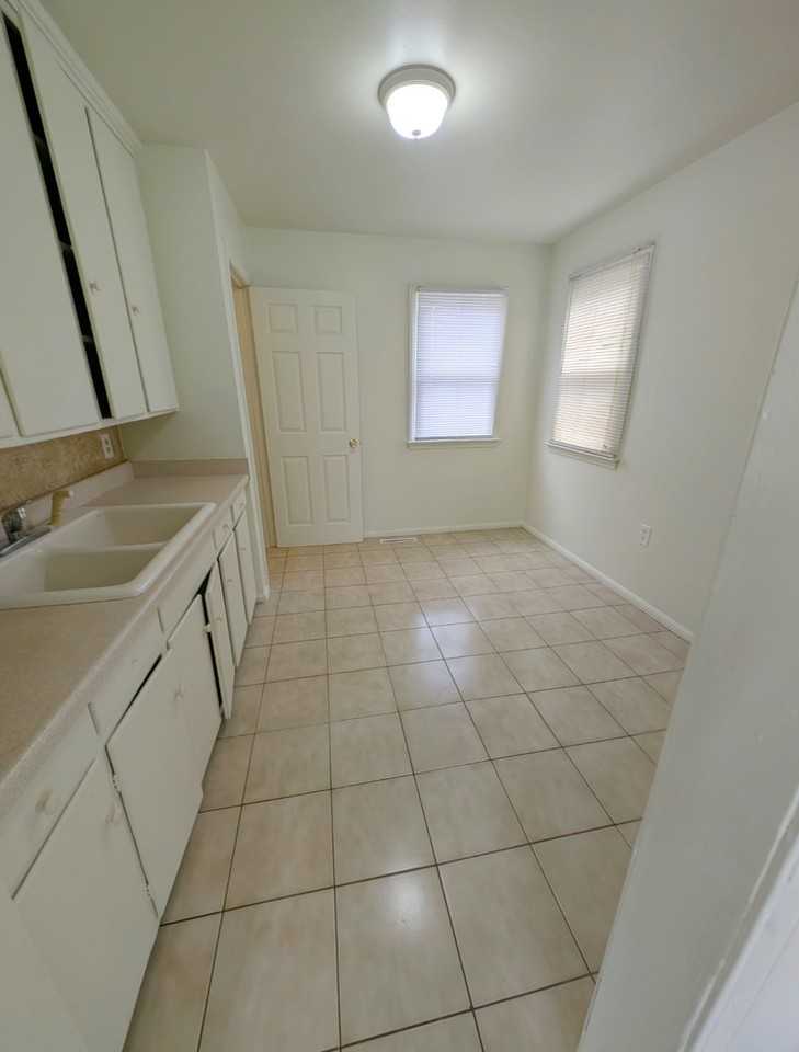 3424 W Mott Ave #1 - Photo 3 of 14
