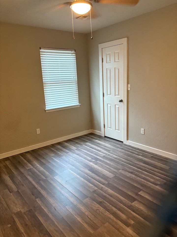 2413 Sw 41st St #1 - Photo 5 of 10