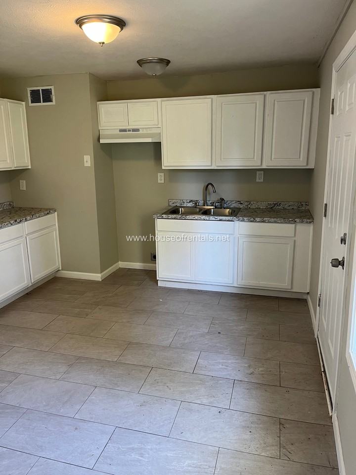 3 Court D - 1 #1 - Photo 2 of 8