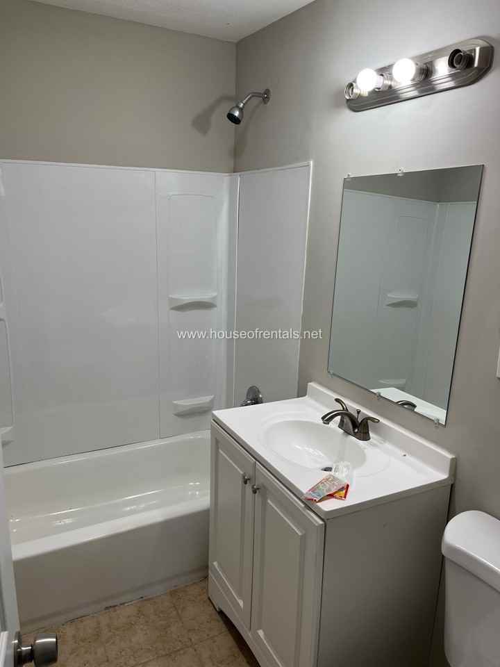 3 Court D - 1 #1 - Photo 5 of 8