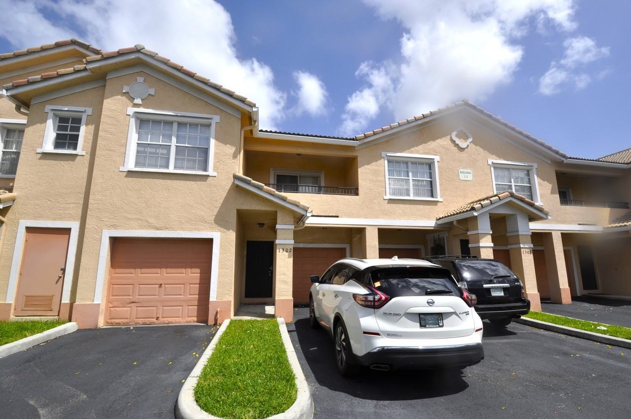 1302 Belmont Ln #1302