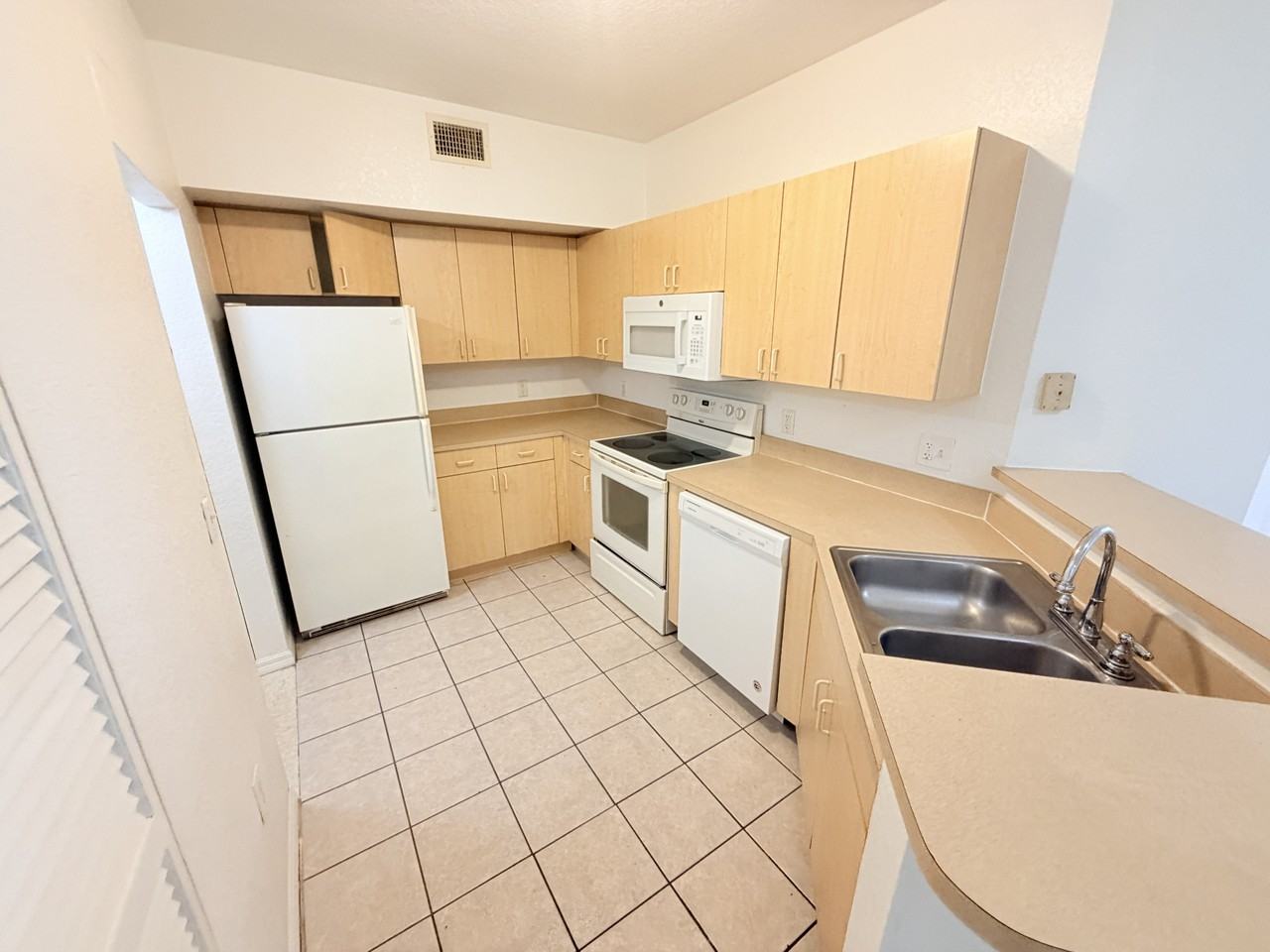 1302 Belmont Ln #1302 - Photo 7 of 17