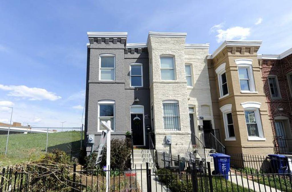 1012 7th St Se #1 - Photo 2 of 26