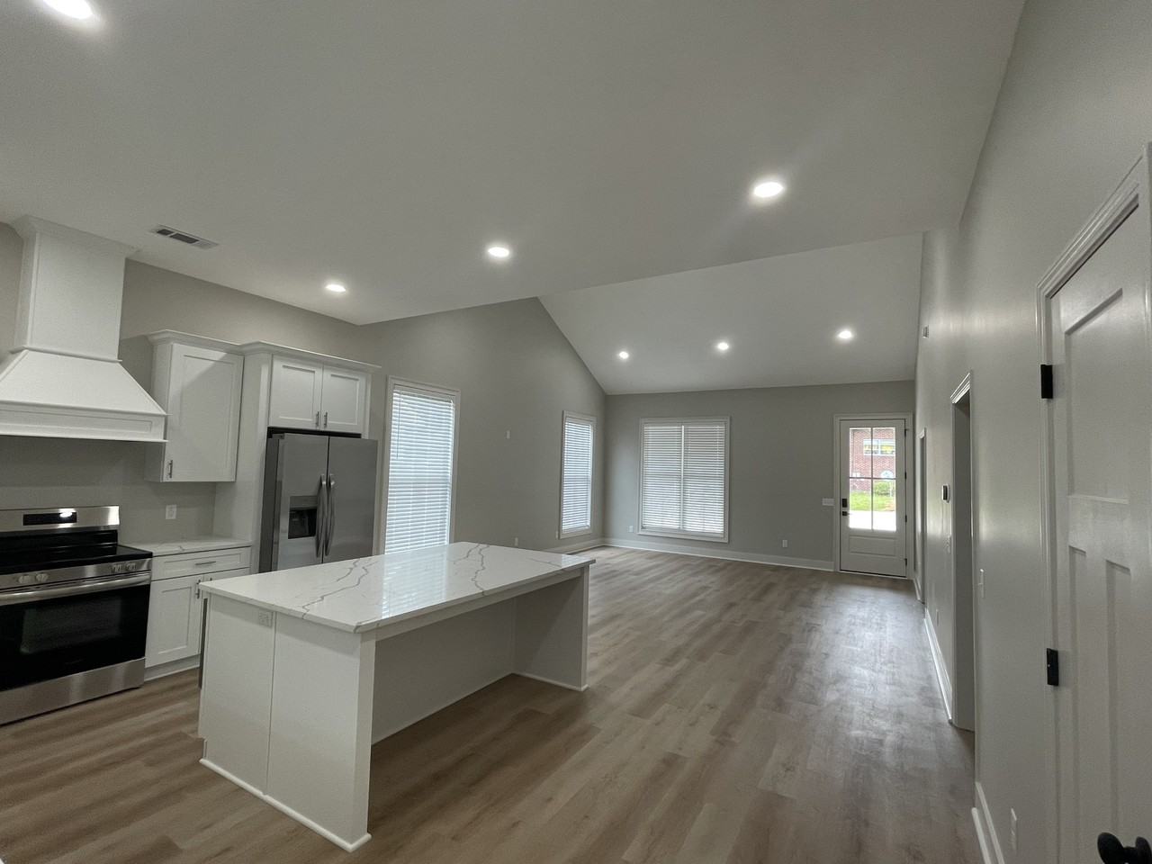 102 W 9th St #1 - Photo 7 of 34