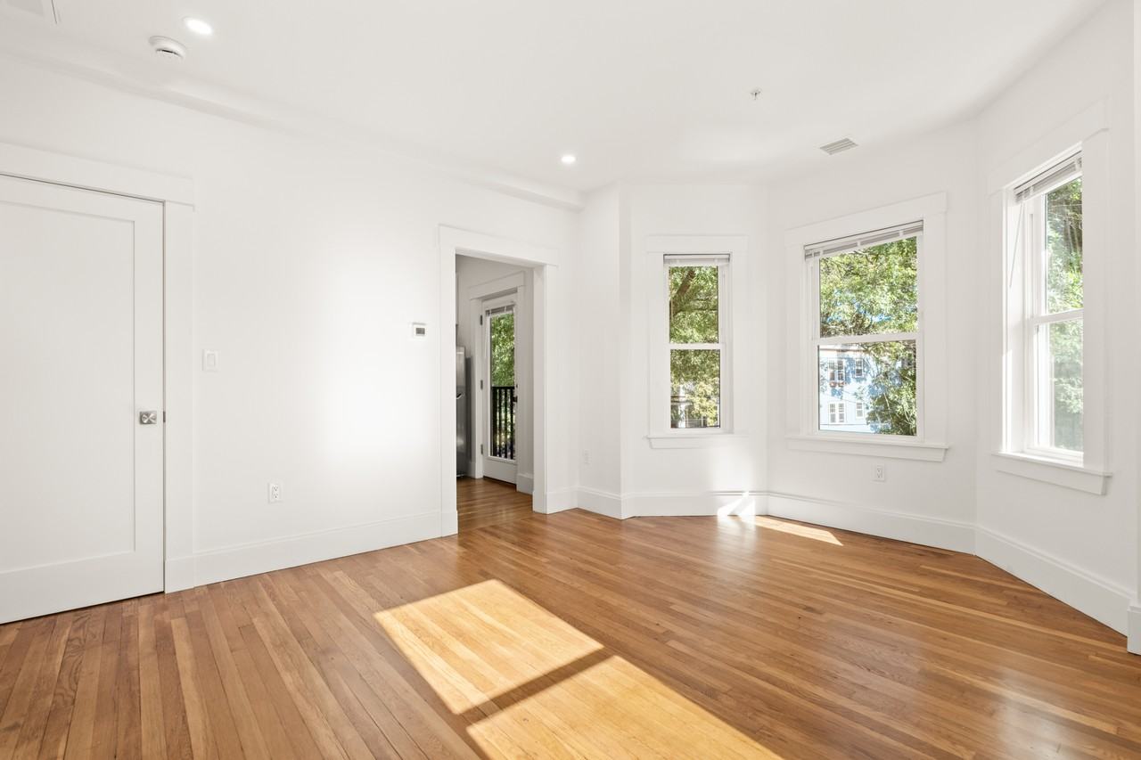 51 Boylston St #4 - Photo 3 of 25