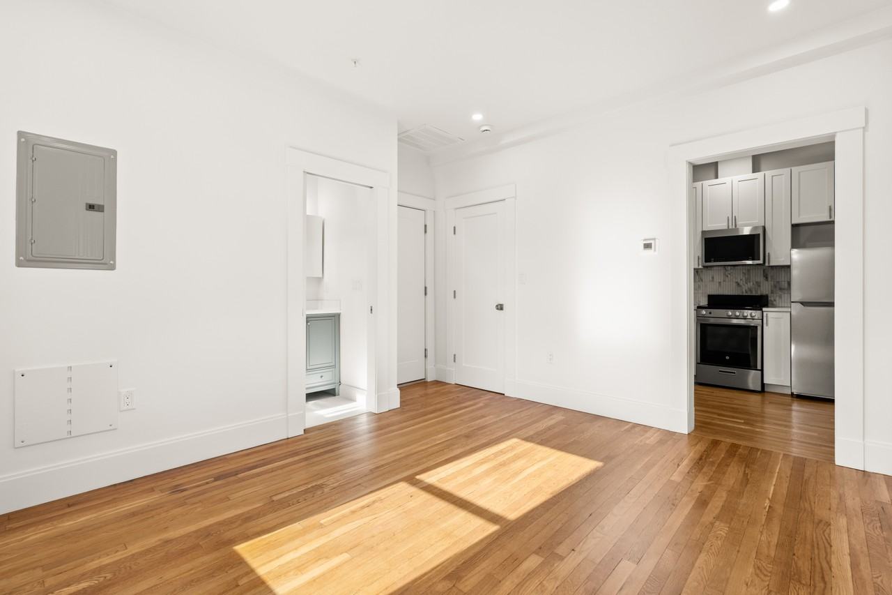 51 Boylston St #4 - Photo 4 of 25