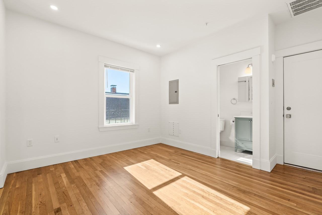 51 Boylston St #4 - Photo 5 of 25