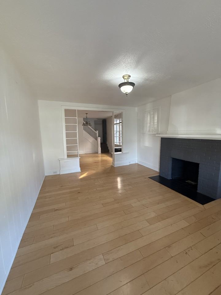 3005 Derry St #1 - Photo 4 of 17