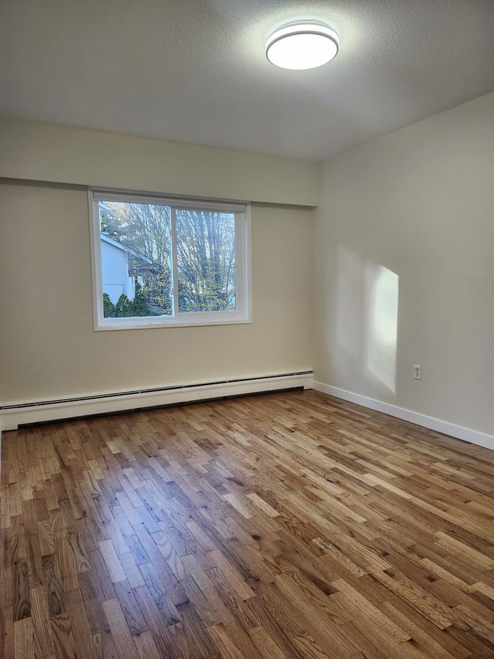 1653 Oak Bay Ave #201 - Photo 4 of 24