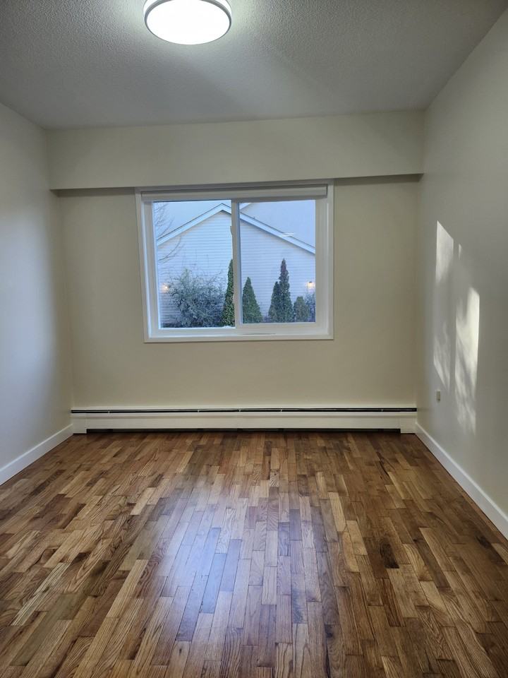 1653 Oak Bay Ave #201 - Photo 6 of 24