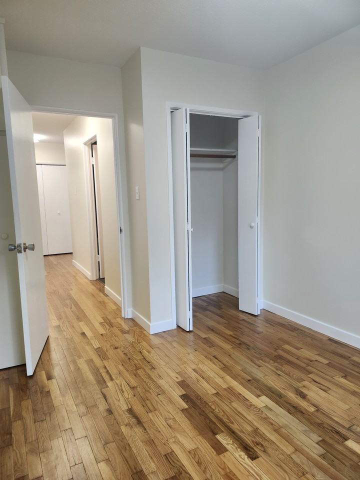 1653 Oak Bay Ave #201 - Photo 7 of 24