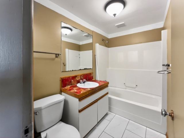 641 Prideaux St - Photo 4 of 24