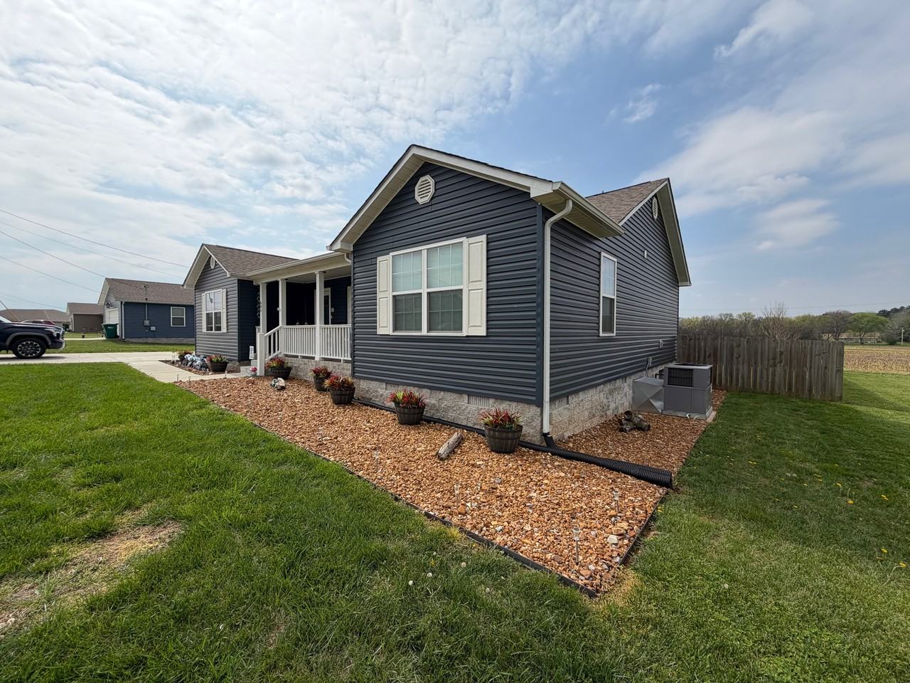 605 Strawberry Dr #1 - Photo 4 of 20